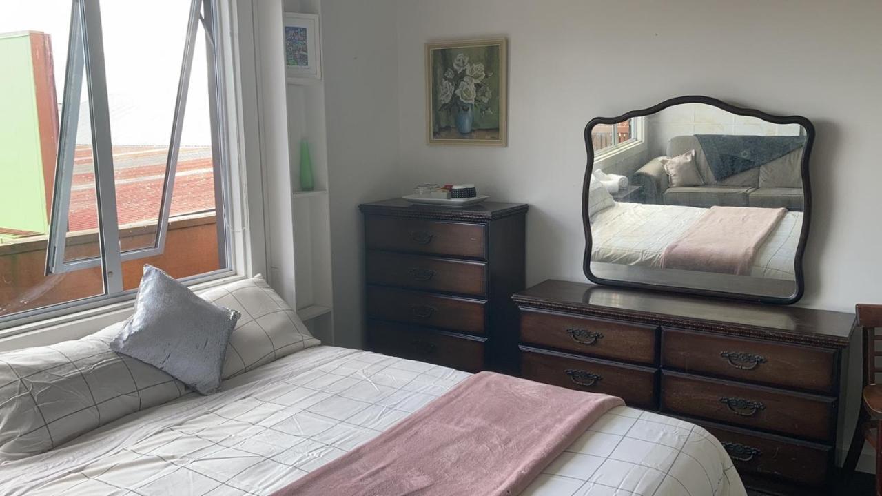 Downtown Backpackers & Accommodation Нелсън Екстериор снимка