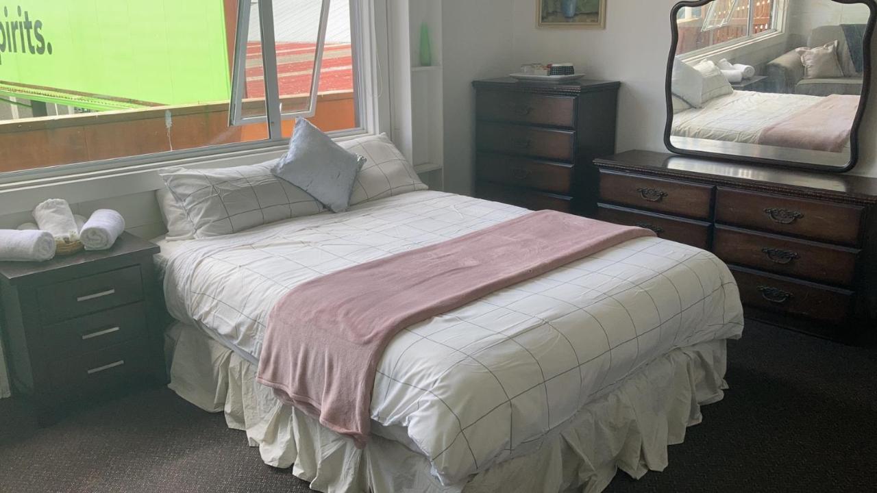 Downtown Backpackers & Accommodation Нелсън Екстериор снимка