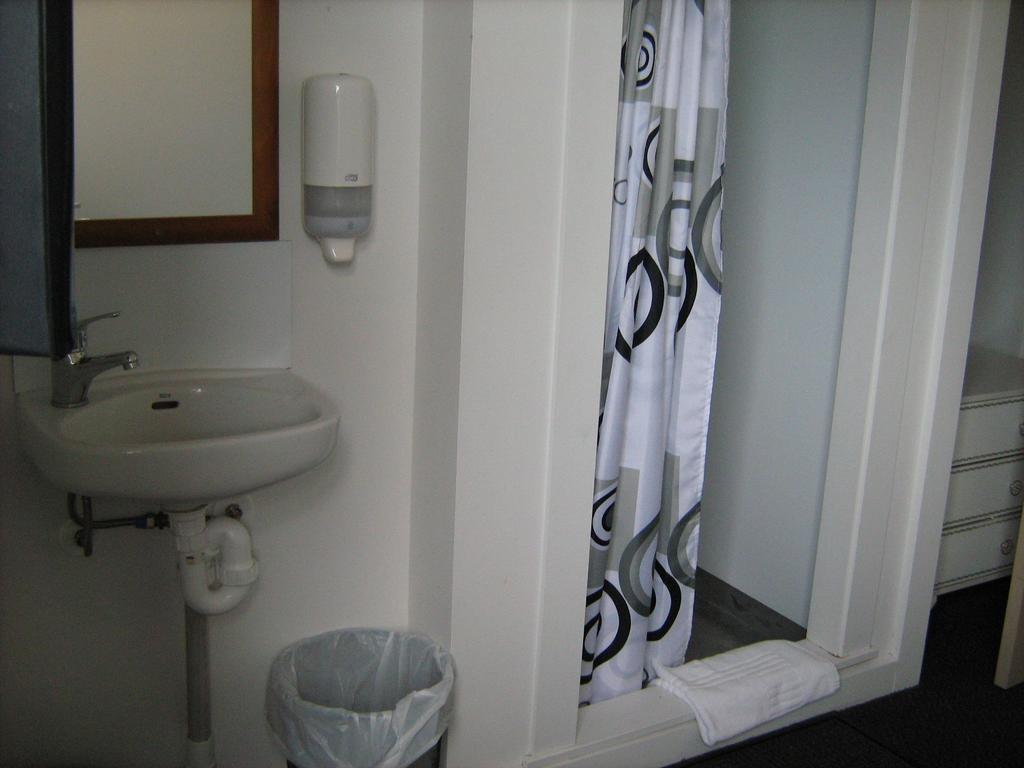 Downtown Backpackers & Accommodation Нелсън Екстериор снимка