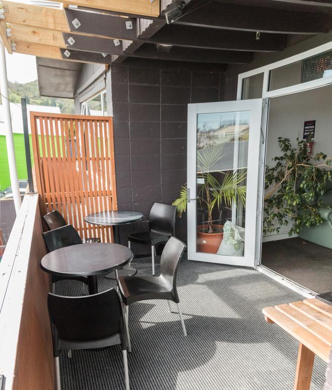 Downtown Backpackers & Accommodation Нелсън Екстериор снимка