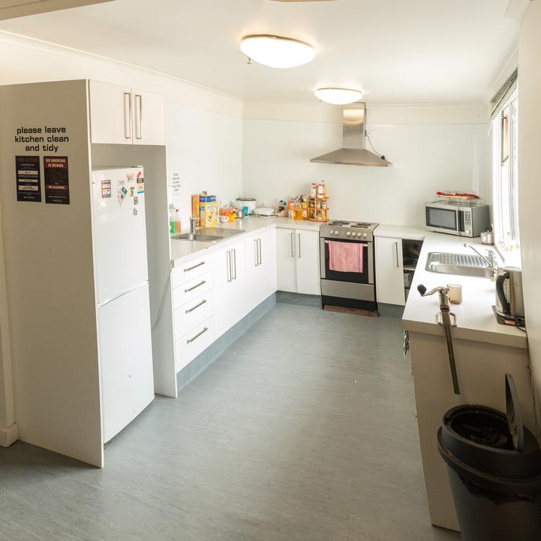 Downtown Backpackers & Accommodation Нелсън Екстериор снимка